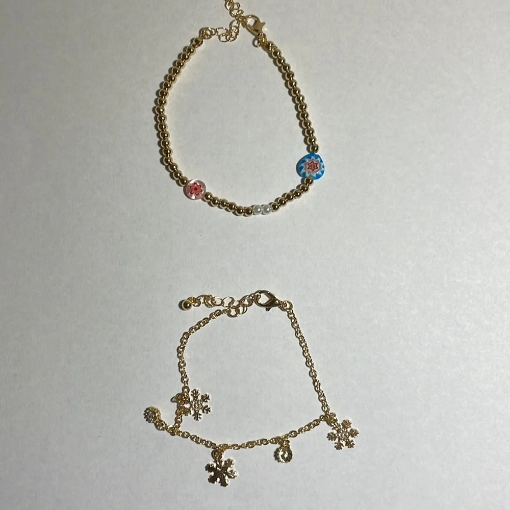 2 bracelets - Picture 1 of 1